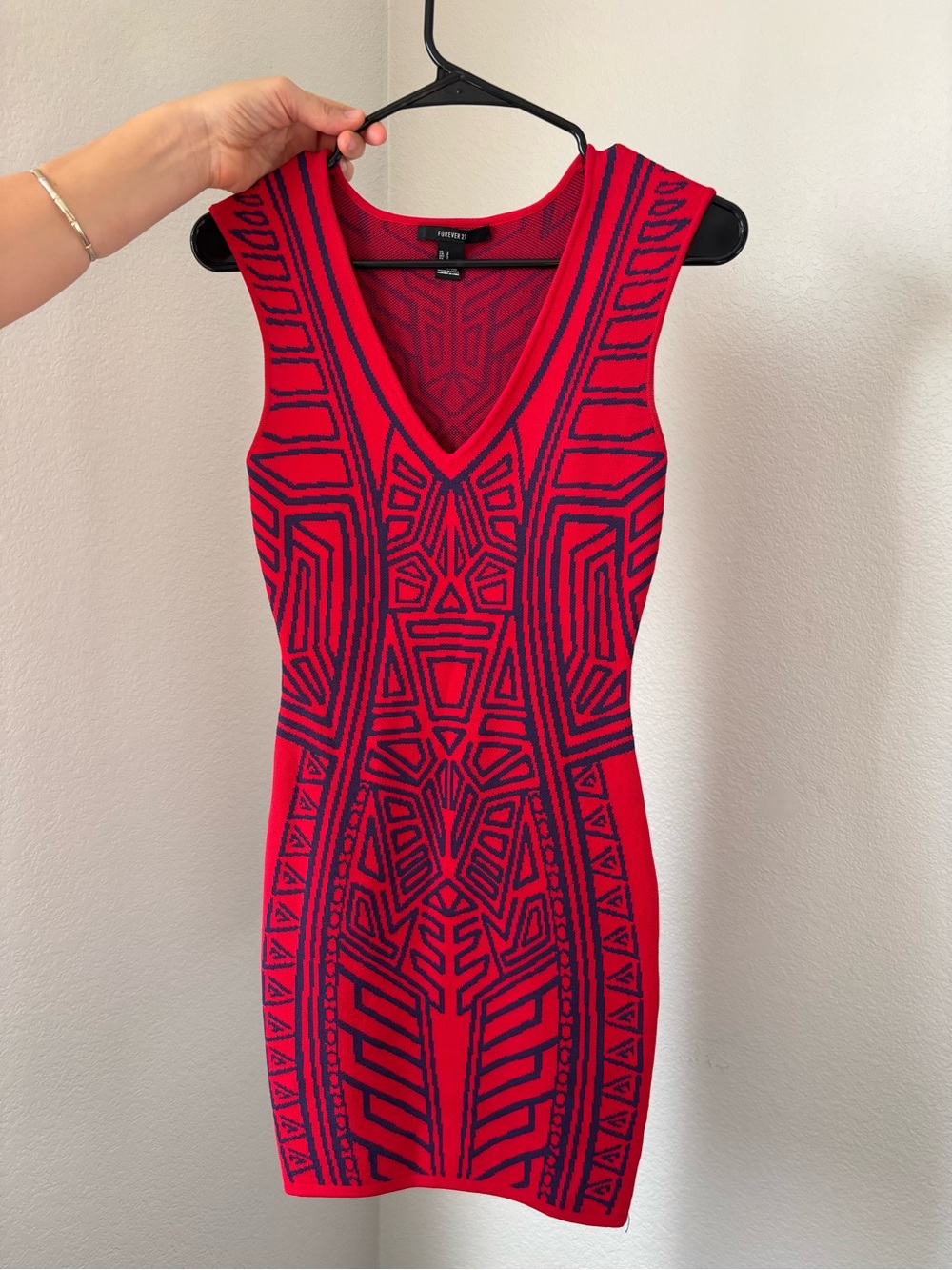 Forever 21 Red & Navy Sleeveless V-Neck Geometric Bodycon Dress
